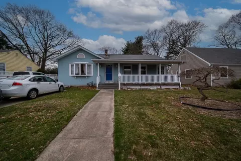 15 Relph St, Warwick, RI 02888