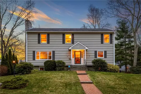 46 Lafayette Dr, East Greenwich, RI 02818