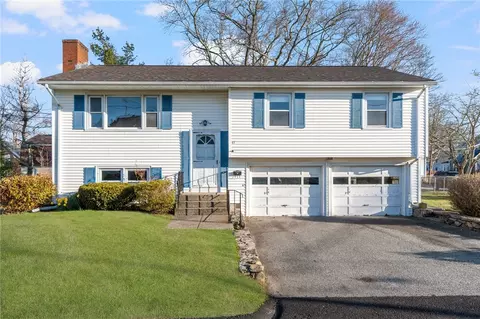 47 Cole St, Bristol, RI 02809