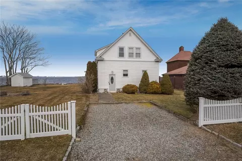 Exterior - 322 Shawomet Ave, Warwick, RI 02889 photo 4 of 6