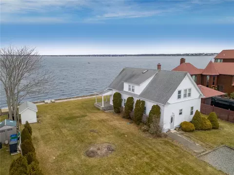 Exterior - 322 Shawomet Ave, Warwick, RI 02889 photo 1 of 6
