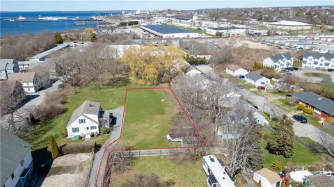 229 Maple Ave, Newport, RI 02840