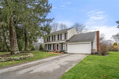 10 Blue Grass Dr, Middletown, RI 02842