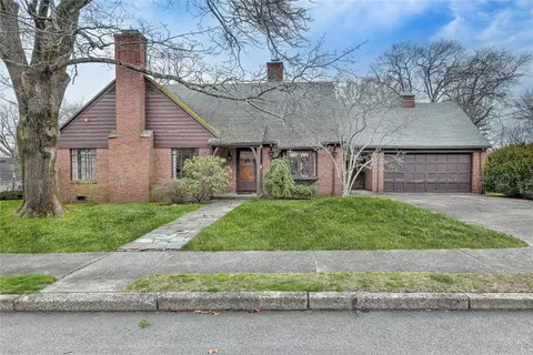 93 Cambria Ct, Pawtucket, RI 02860