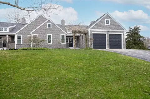 142 Young Dr, Portsmouth, RI 02871