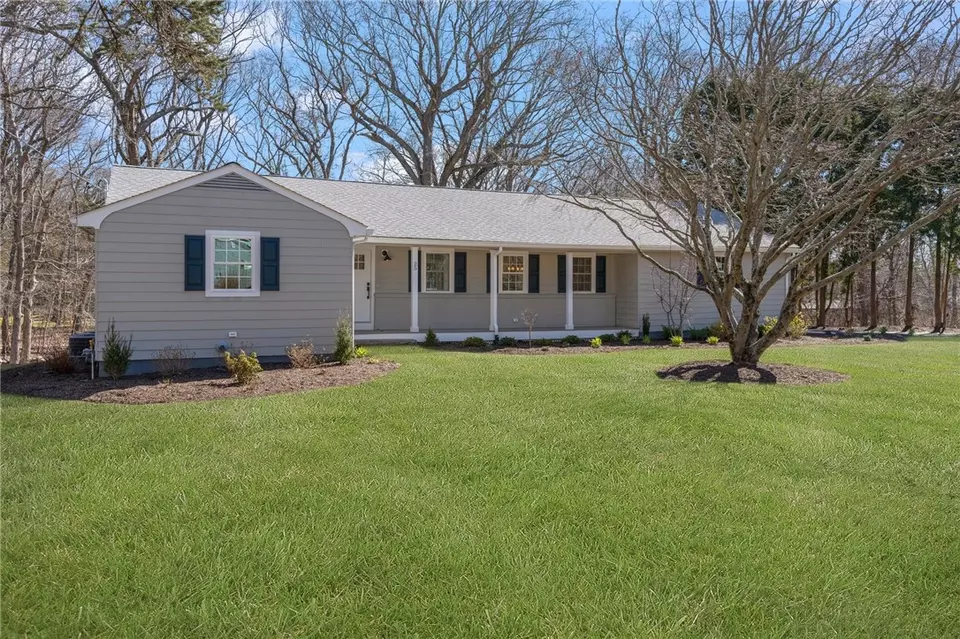 25 Crestridge Dr, East Greenwich, RI 02818 50 Photos Movoto