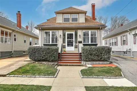 11 Anstis St, Cranston, RI 02905