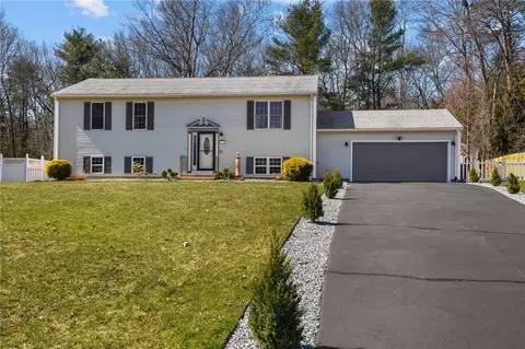 7 Walker Ln, Coventry, RI 02816