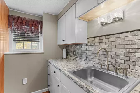 Kitchen - 7 Walker Ln, Coventry, RI 02816 photo 4 of 4