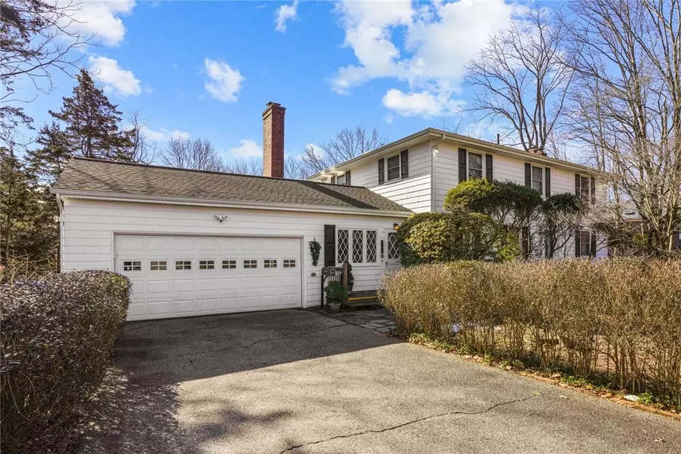 1150 Great Rd, Lincoln, RI 02865 42 Photos Movoto