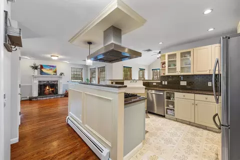 730 Dickinson St, Fall River, MA 02721 photo 4
