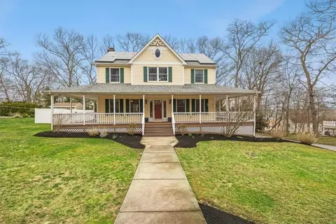 730 Dickinson St, Fall River, MA 02721