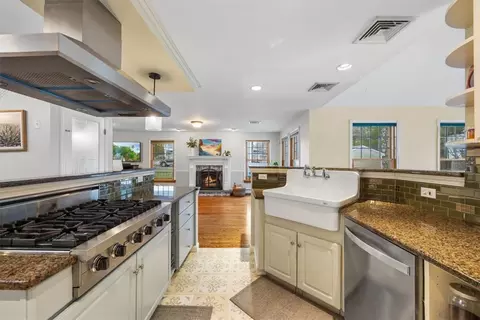 730 Dickinson St, Fall River, MA 02721 photo 5