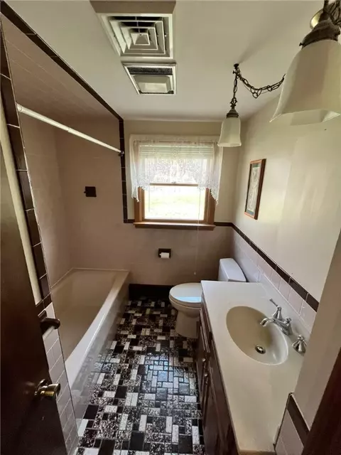 Bath - 2 Pasadena Ct, Warwick, RI 02888 photo 1 of 2