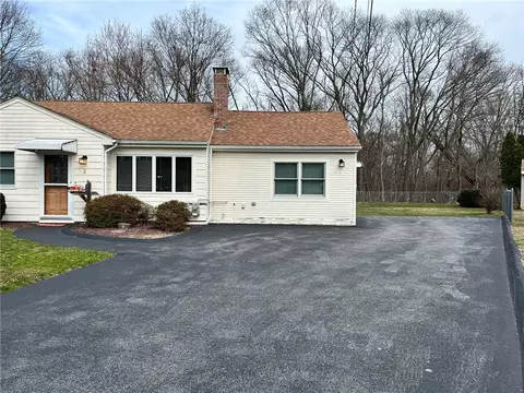 Exterior - 2 Pasadena Ct, Warwick, RI 02888 photo 2 of 8