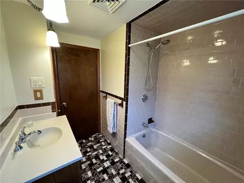 Bath - 2 Pasadena Ct, Warwick, RI 02888 photo 2 of 2