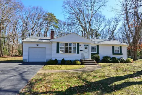 96 Elmwood Dr, North Kingstown, RI 02852