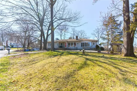 29 High Ridge Dr, Cumberland, RI 02864