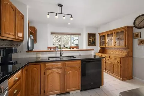Kitchen - 8 Shadowbrook Ln #E, Smithfield, RI 02917 photo 2 of 5
