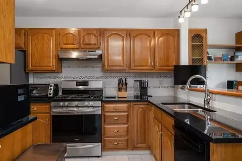 Kitchen - 8 Shadowbrook Ln #E, Smithfield, RI 02917 photo 4 of 5