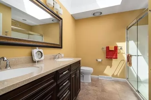Bath - 8 Shadowbrook Ln #E, Smithfield, RI 02917 photo 2 of 2