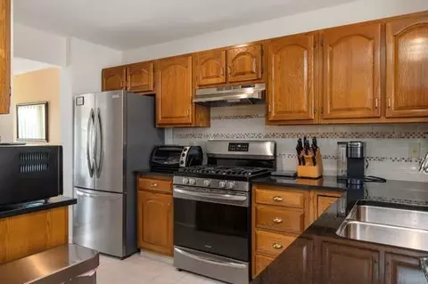 Kitchen - 8 Shadowbrook Ln #E, Smithfield, RI 02917 photo 3 of 5