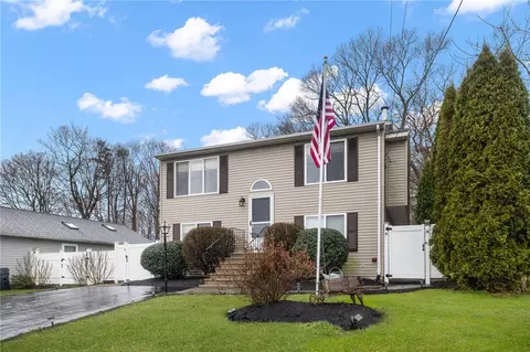 141 Overlook Dr, East Greenwich, RI 02818