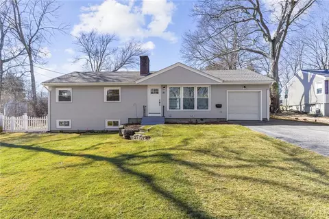 81 Valley Rd, East Greenwich, RI 02818
