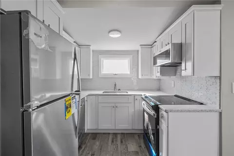 12 Wade St, Warwick, RI 02889 photo 2