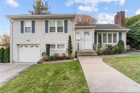 34 Bellevue Dr, Cranston, RI 02920