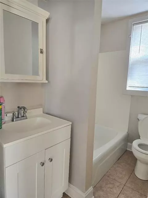 Bath - 91 Morton Ave, Woonsocket, RI 02895 photo 1 of 4