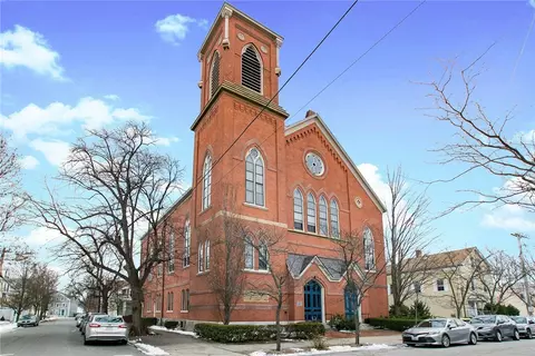 10 East St #7, Providence, RI 02906