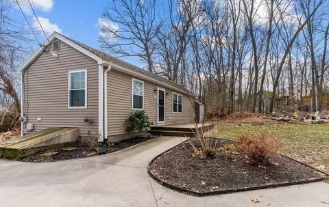 23 Willow St, Tiverton, RI 02878