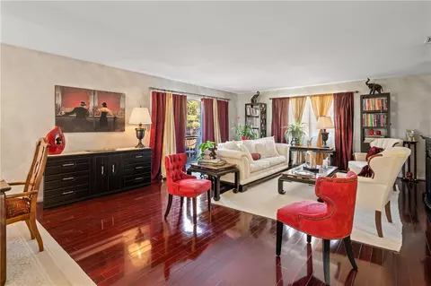 Living - 373 Chatham Cir, Warwick, RI 02886 photo 2 of 7