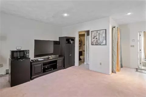 Bedroom - 373 Chatham Cir, Warwick, RI 02886 photo 3 of 3