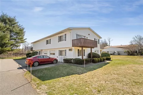 373 Chatham Cir, Warwick, RI 02886