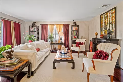 Living - 373 Chatham Cir, Warwick, RI 02886 photo 1 of 7