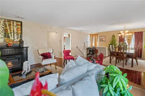 Living - 373 Chatham Cir, Warwick, RI 02886 photo 7 of 7