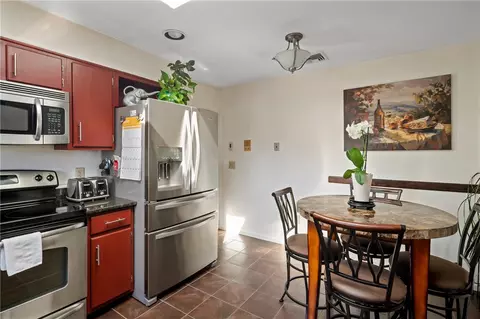 Kitchen - 373 Chatham Cir, Warwick, RI 02886 photo 3 of 3