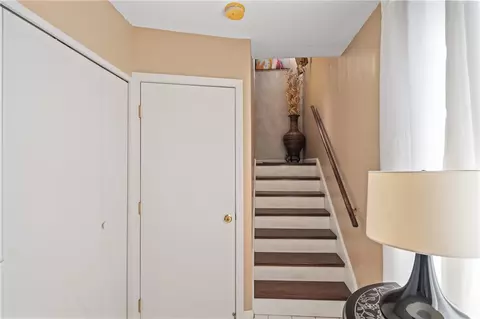 Entry Way - 373 Chatham Cir, Warwick, RI 02886 photo 2 of 2