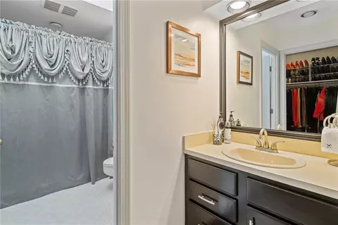 Bath - 373 Chatham Cir, Warwick, RI 02886 photo 3 of 3