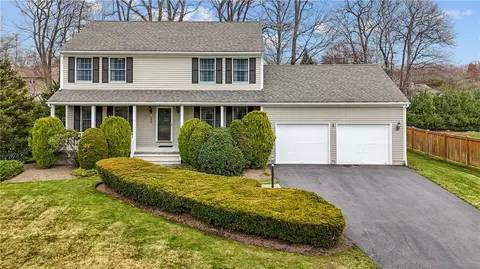 40 Bakewell Ct, Cranston, RI 02921
