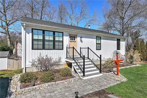 70 Long Ct, Cranston, RI 02920