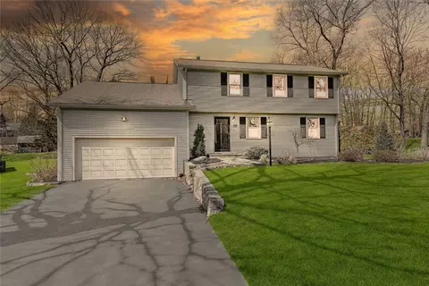 10 Carmina Cir, Cranston, RI 02921