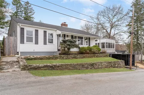 32 Ivy St, West Warwick, RI 02893