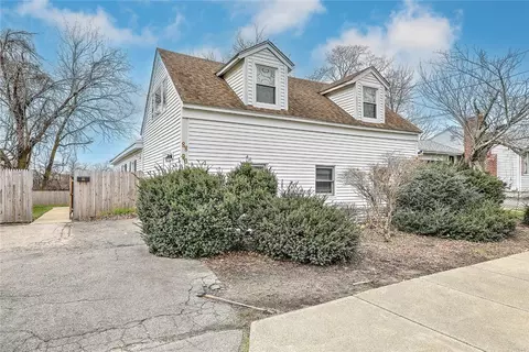 88 Roger Williams Ave, Rumford, RI 02916
