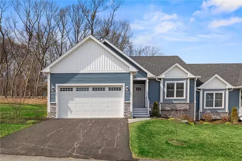 52 Deer Run Xing #9, Warwick, RI 02886