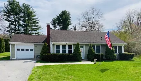 616 County Rd, Barrington, RI 02806