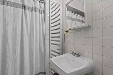 Bath - 228 Killingly St, Providence, RI 02909 photo 3 of 3