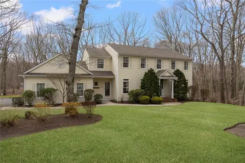 306 Glen Hill Dr, Saunderstown, RI 02874